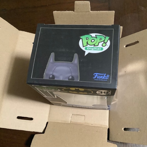 Batman Gotham by Gaslight Funko POP! Nft Physical Legendary DC 2050 #39 - Picture 5 of 6